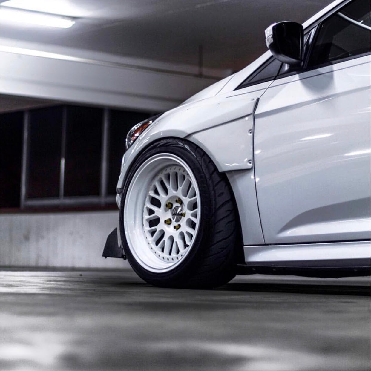 SK1 Full Gloss White